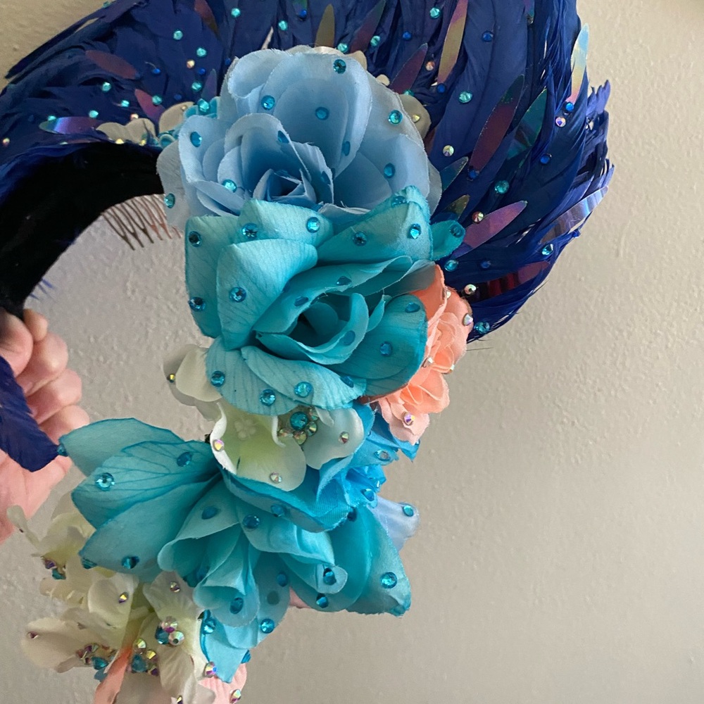 Blue Feather and Floral Headpiece Fascinator - Picture 3 of 9